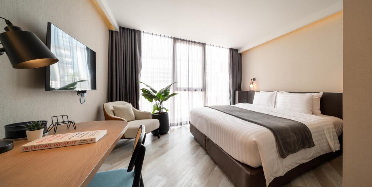 Seekers Finders Rama IV Hotel Surestay Collection By BW Банкок Екстериор снимка