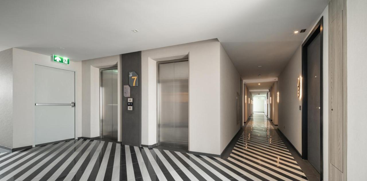 Seekers Finders Rama IV Hotel Surestay Collection By BW Банкок Екстериор снимка