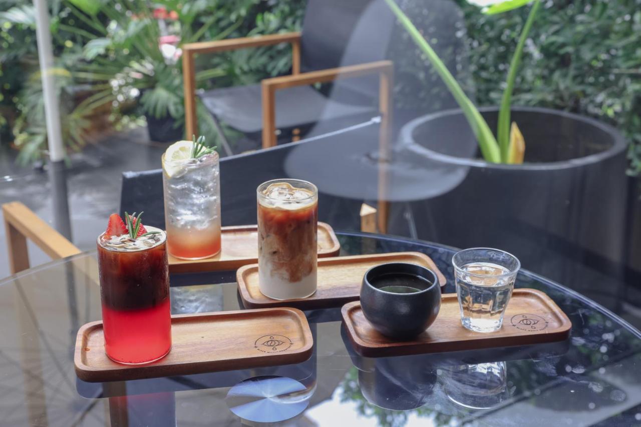 Seekers Finders Rama IV Hotel Surestay Collection By BW Банкок Екстериор снимка