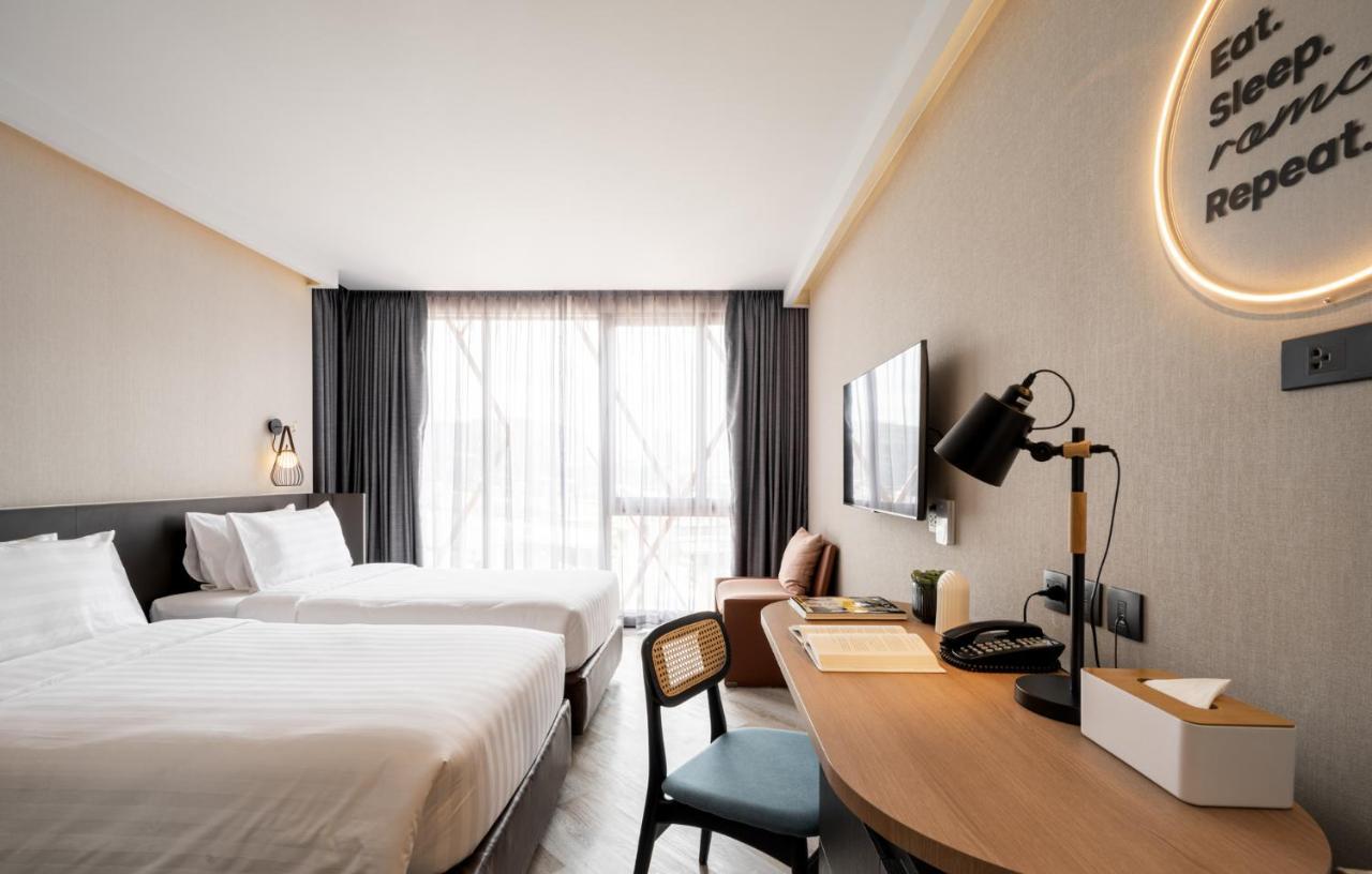 Seekers Finders Rama IV Hotel Surestay Collection By BW Банкок Екстериор снимка