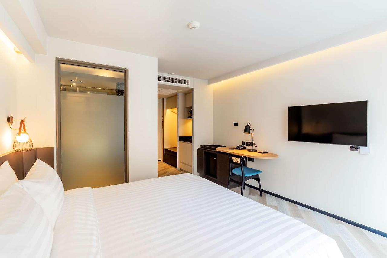 Seekers Finders Rama IV Hotel Surestay Collection By BW Банкок Екстериор снимка