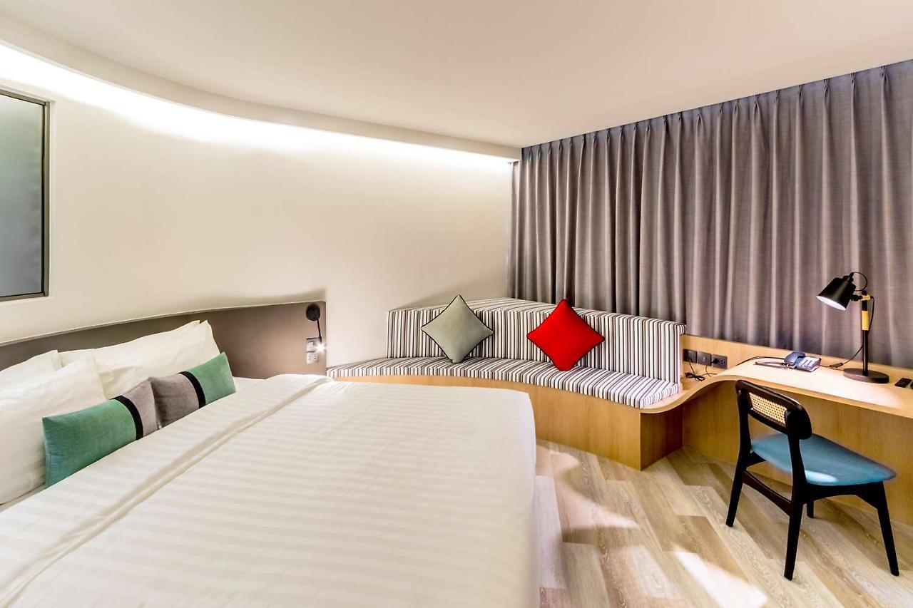Seekers Finders Rama IV Hotel Surestay Collection By BW Банкок Екстериор снимка