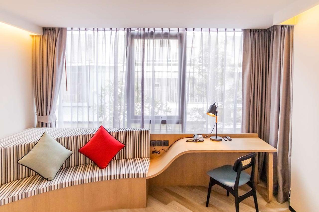 Seekers Finders Rama IV Hotel Surestay Collection By BW Банкок Екстериор снимка